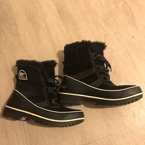 Sorel black women’s Tovoli Boots